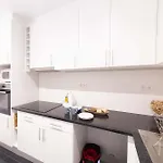 Kopke 113, Local & Spacious 2bed 아파트 포르투