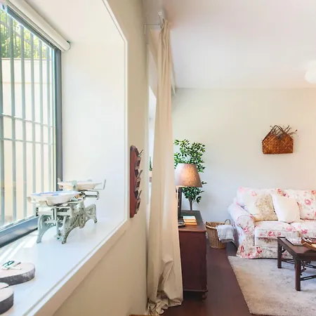 Kopke 113, Local & Spacious 2bed Apartmán