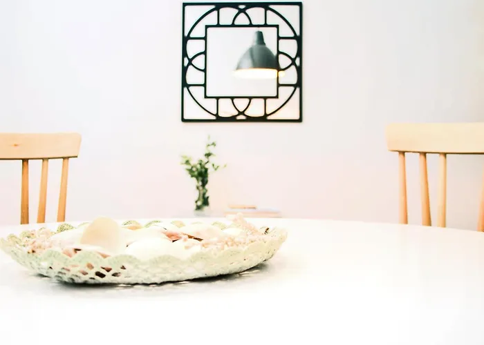 Kopke 113, Local & Spacious 2bed Lejlighed