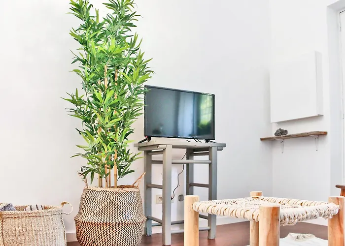 Kopke 113, Local & Spacious 2bed شقة