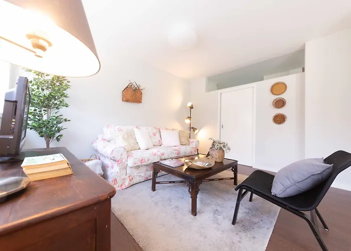 Kopke 113, Local & Spacious 2bed شقة