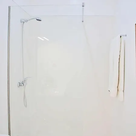 Kopke 113, Local & Spacious 2bed