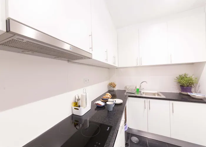 Kopke 113, Local & Spacious 2bed Appartement *